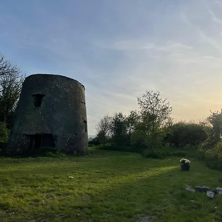 Дом отдыха Mickeys Shed *